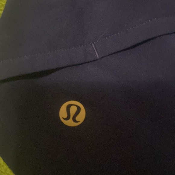 Lululemon Speed Up Shorts - Picture 3 of 5